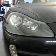 Porsche Cayenne замена линз в фарах. Покраска масок в черный